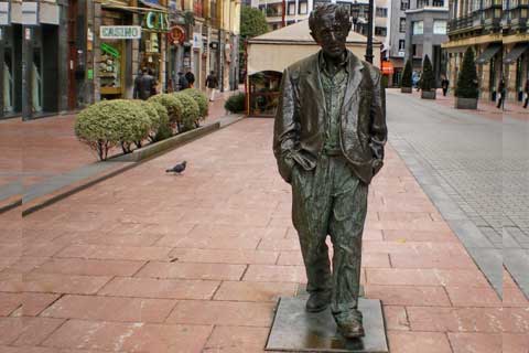 Antique Casting Bronze Street Walking Man Statue