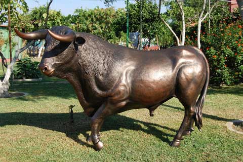Decorative Animal Sculpture Hot Cast Cow Bronze Statue