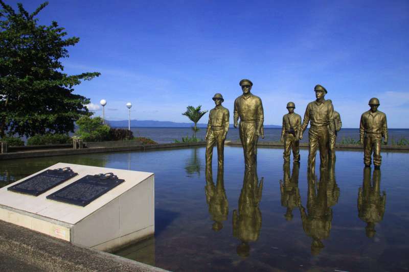 MacArthur Leyte-Landing Memorial Sculptures for Sale BOKK