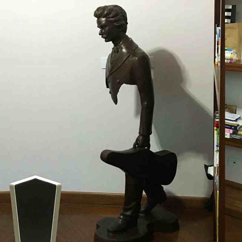 Famous Bronze Traveler Sculpture for Sale BOKK-06