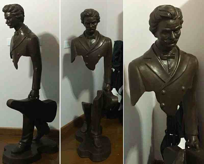 life size Famous Bronze Traveler Sculpture for Sale